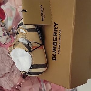 Burberry baby shoes